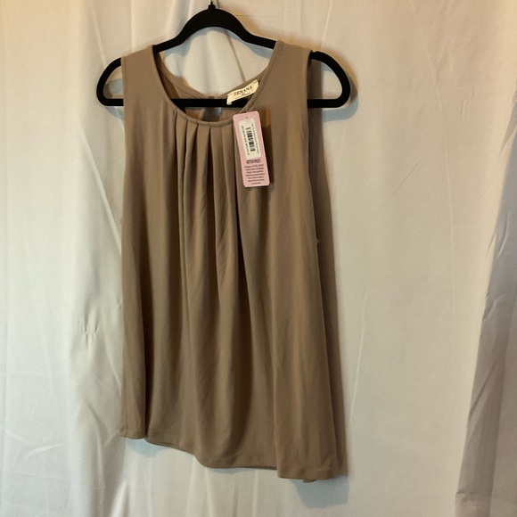 Zenana women’s dressy sleeveless pleated front top size XL Tan New with tags - Picture 2 of 11